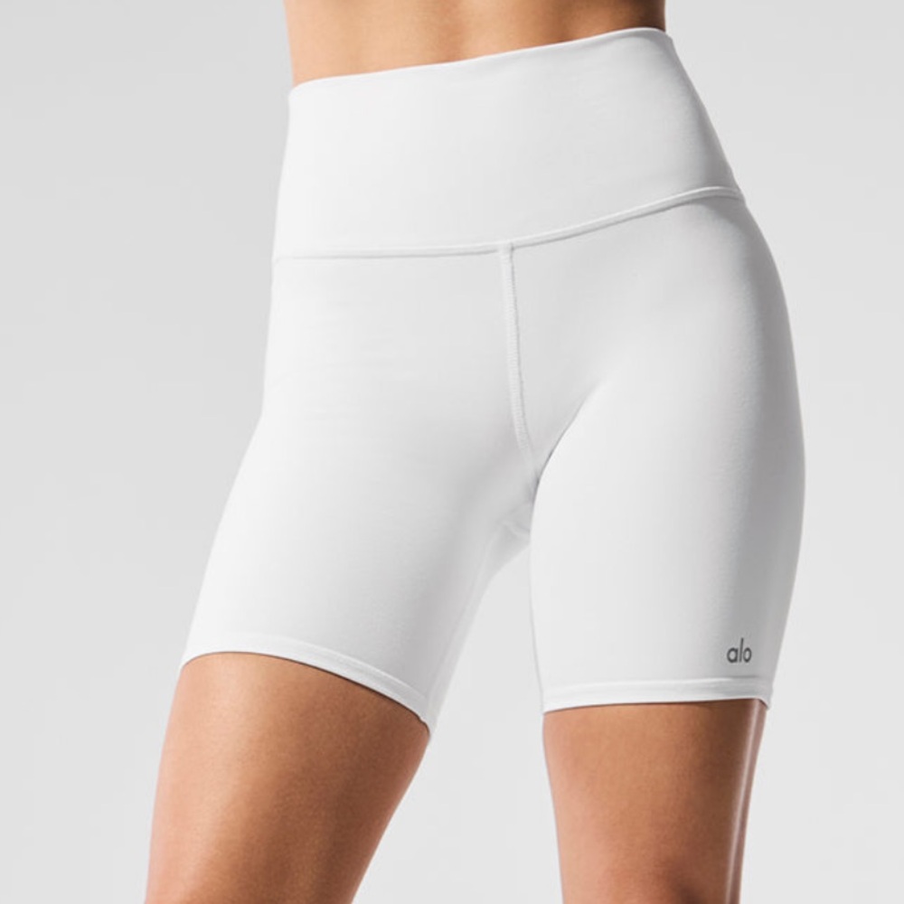 Alo Yoga Ivory 7 inch Airbrush Biker Shorts